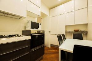JOIVY Spacious 3-Bedroom Apartment in Central Genoa