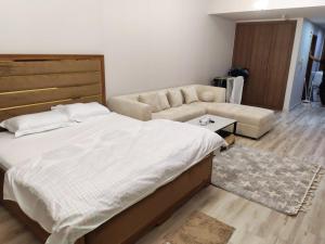 Warm & Elegant Stay