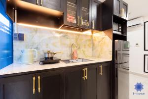 NEW HOME APARTMENT, ELEVATOR, KITCHEN, WASHING vs DRYER, 800m TO AIRPORT