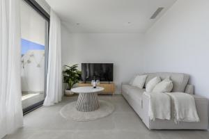 Modern Luxury Suite with Terrace in Higueron
