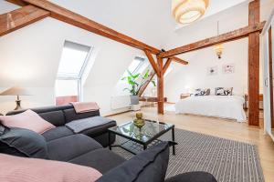 Air-conditioned 2-bedroom attic loft with terrace