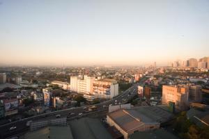 Cozy Stay at Pasig Blvd with Great City View