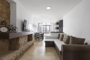 Prime Location Apartment with Seaviews