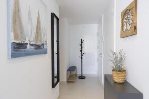 Stylish Apartment with Large Terrace in Higueron
