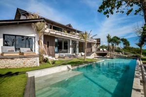 Oceanfront 5BR Luxury Villa, 22m Pool, Best Sunset in Lembongan