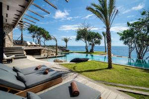 Oceanfront 5BR Luxury Villa, 22m Pool, Best Sunset in Lembongan
