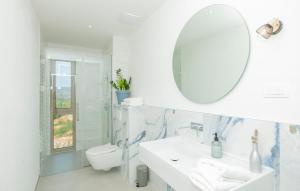 Beautiful Home In Zmijavci With Sauna