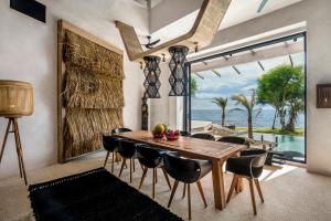Oceanfront 5BR Luxury Villa, 22m Pool, Best Sunset in Lembongan
