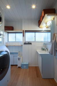 Sotoura Sunrise Cottage 30m from Beach