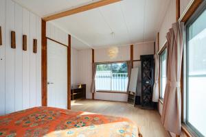 Sotoura Sunrise Cottage 30m from Beach