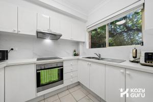 KozyGuru | Bexley | Urban Escape with Leafy Charm