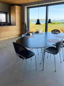 Fjord View In Modern Home In Thyholm