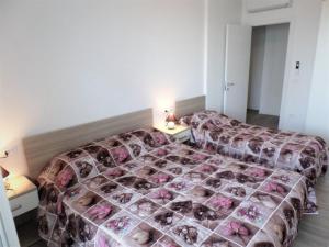 Ideal getaway flat with pool and parking
