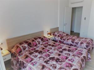 Central living flat with pool and parking
