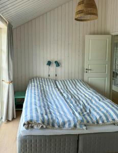 Nyt Sommerhus I Badehotelstil Ved Rude Strand