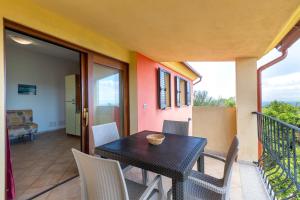 Sea View Isola Rossa Apartment 4