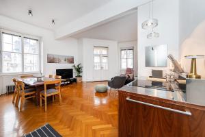 Elegant Old Town Apt with Balcony