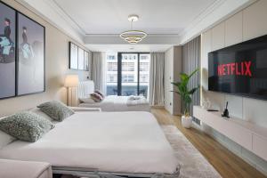Premium Renovated Studio Side Lake View