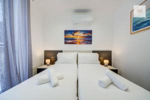 Beautiful 2BR seafront home with WIFI & comfy beds