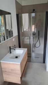 Bertola 49 - Camera con bagno in centro storico Porta Susa