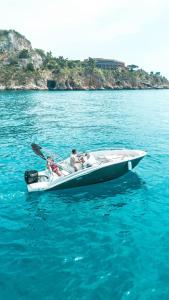 Hugo Experience - Taormina boat tour