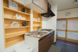 HIBIKI Osaka Tsuruhashi Direct subway to downtown Comfortable and elegant accommodation