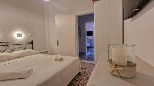 Tyros House - Costal Escape Just Steps From The Beach