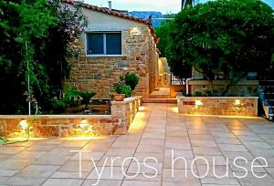 Tyros House - Costal Escape Just Steps From The Beach