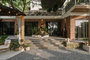 Modapick Living in the nature garden with full river view