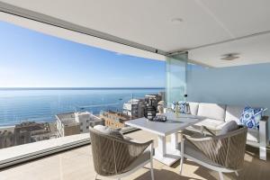 Stunning Seafront Apartment in Carvajal Beach