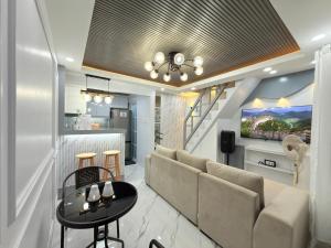 Chic & Cozy 1 Queen BR and Equipped with Essentials