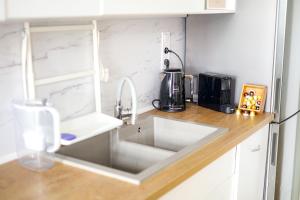 Rentero Bright City Apartment with 3 Bedrooms