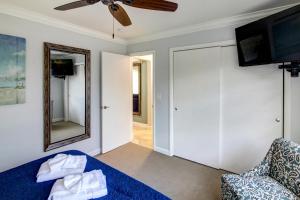 Two-Bedroom Apartment room in May-Dee Suites in Florida