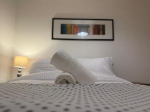 Comfortable 2-Bedroom Home Near Westfield - Sleeps 8