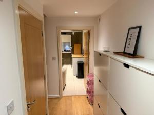 Comfortable 2-Bedroom Home Near Westfield - Sleeps 8