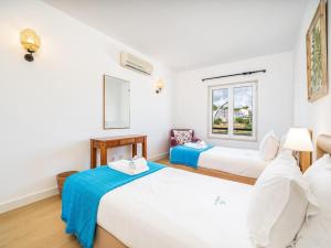 Luxury Marina Apartment with Pool and Balcony #2009