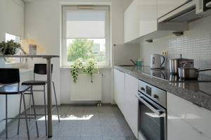 Nutmeg Apartment with Parking Wola