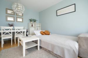 Nutmeg Apartment with Parking Wola