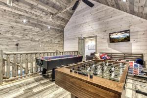 Fantastic Cabin Nestled Amidst Trees and Hot-tub Provided in Sevierville, Tennessee