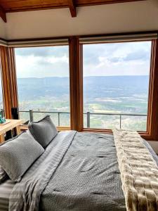 Gorgeous Tea House for Two with Incredible Views for the Ultimate Romantic Escape near Menlo, Georgia
