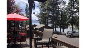 Cozy Lakeside Cabin, Steps from Lake Almanor and Close to Lassen Volcanic National Park in California