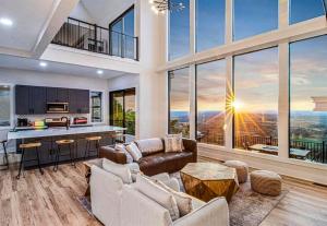 Luxurious Mountain Retreat with Heated Indoor Pool near Gatlinburg in Sevierville, Tennessee