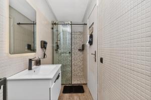 Modern 2BR Marrakech Elevator Parking and Office