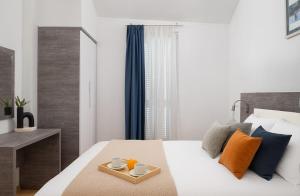 Sunny Resort apartment with private beach access