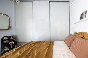 Hip Athens Designers Suite with Balcony, near Metro and Acropolis VASIAs DELUXE SUITE