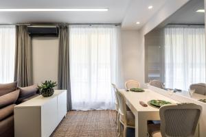Hip Athens Designers Suite with Balcony, near Metro and Acropolis VASIAs DELUXE SUITE