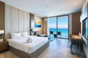 Hanna Premier Ocean View Studio