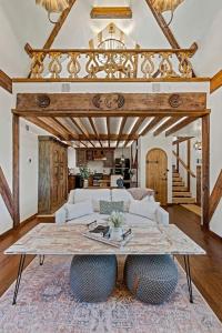 Enchanting Fairytale Cottage with Secret Spa Retreat near Fredericksburg, Texas