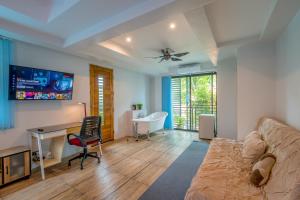 Penthouse Crystal Bay Apartments