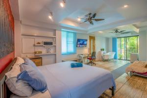 Penthouse Crystal Bay Apartments